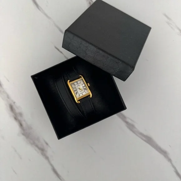 Elegant Gold and Black Vintage Watch - Picture 6 of 6